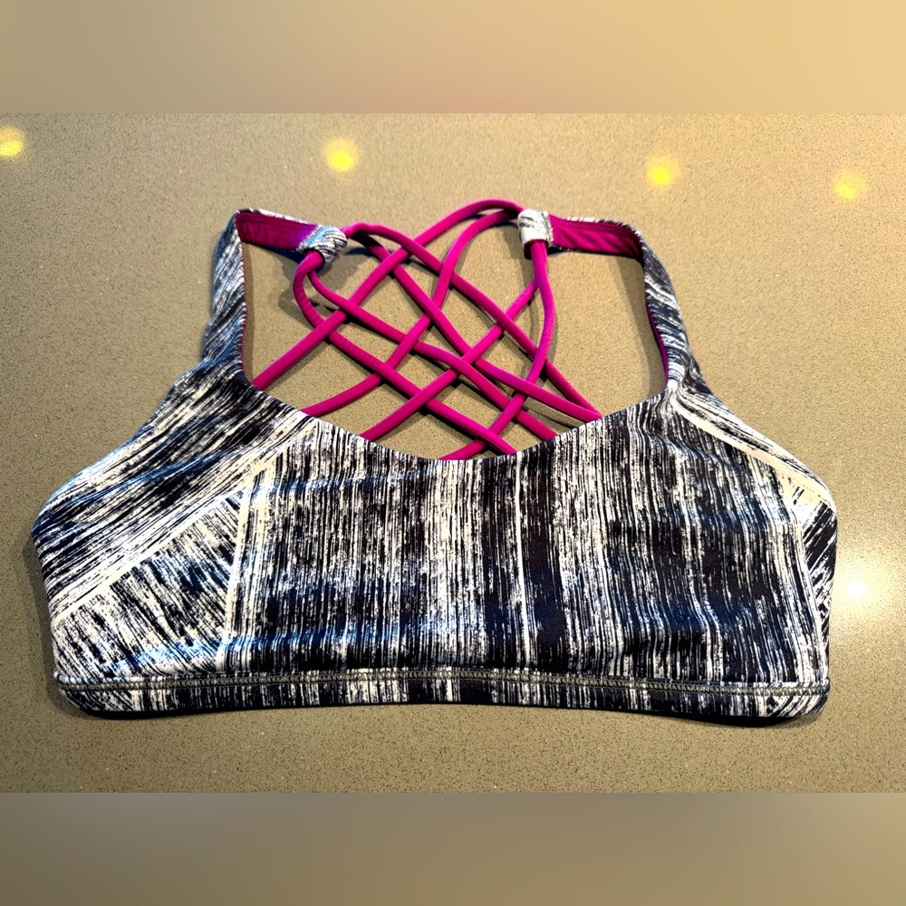 Lululemon Free to be - wild size 6